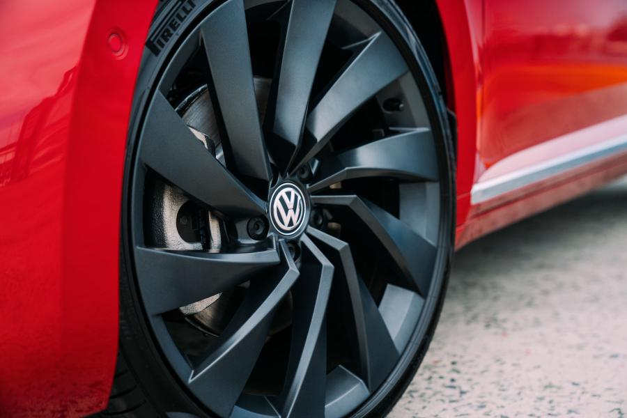 Колеса Volkswagen Arteon 4Motion R-Line 2017 года  (AU) (фото 25 из 40)
